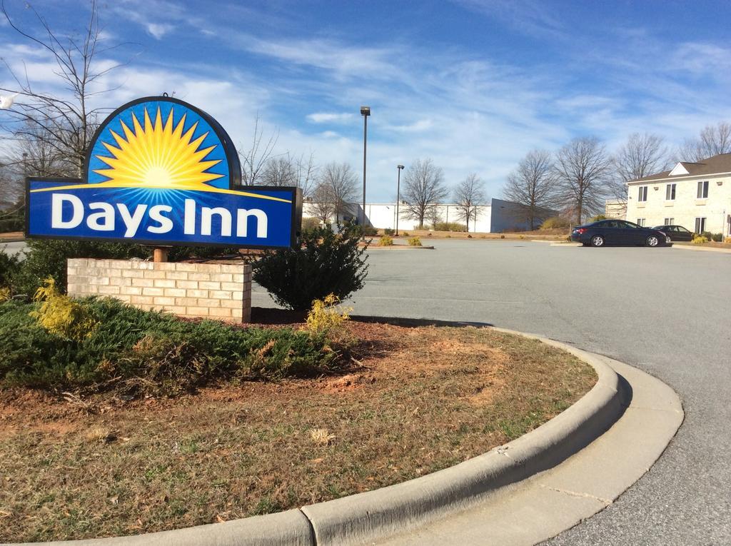 Days Inn By Wyndham Greensboro Nc Εξωτερικό φωτογραφία