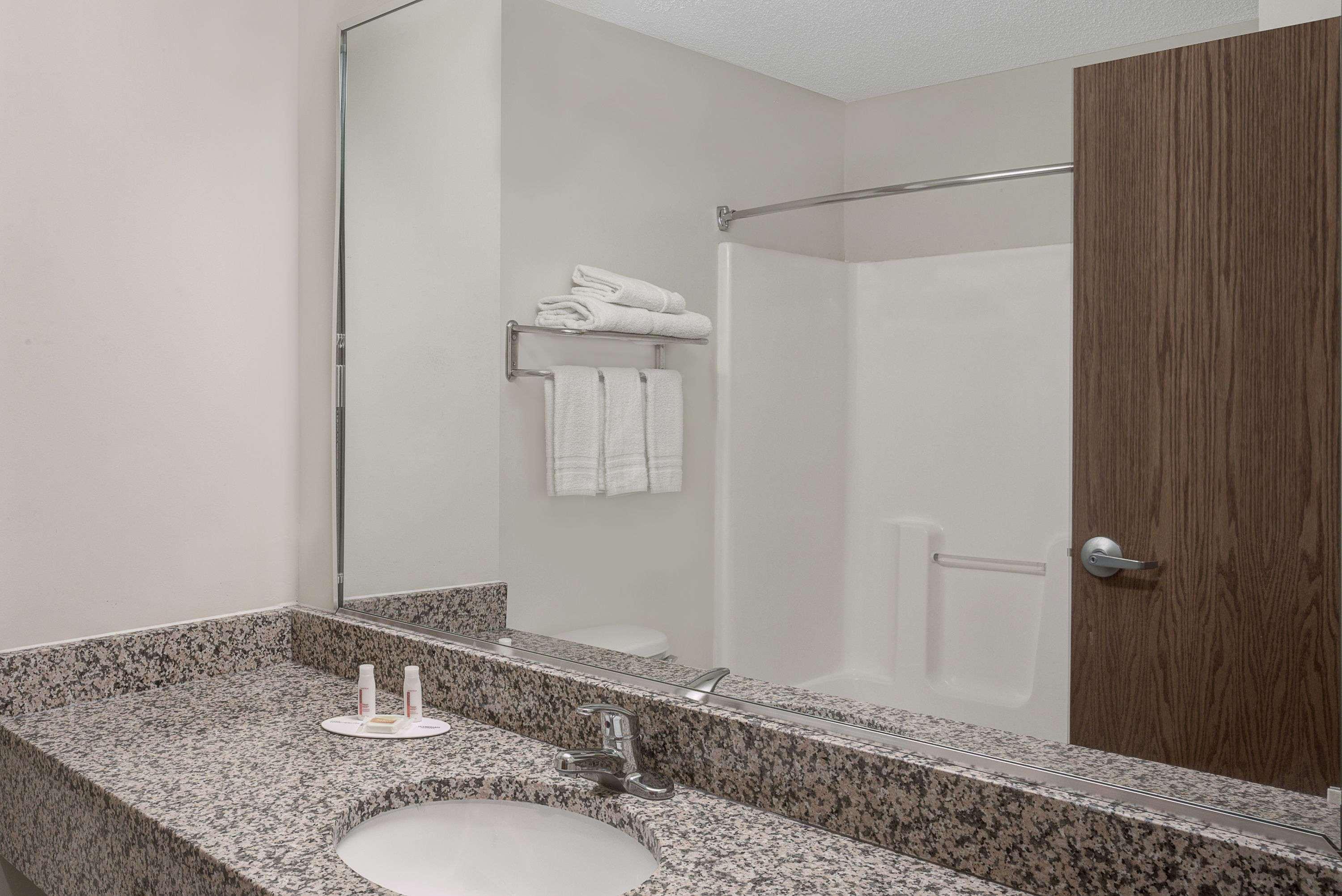 Days Inn By Wyndham Greensboro Nc Εξωτερικό φωτογραφία