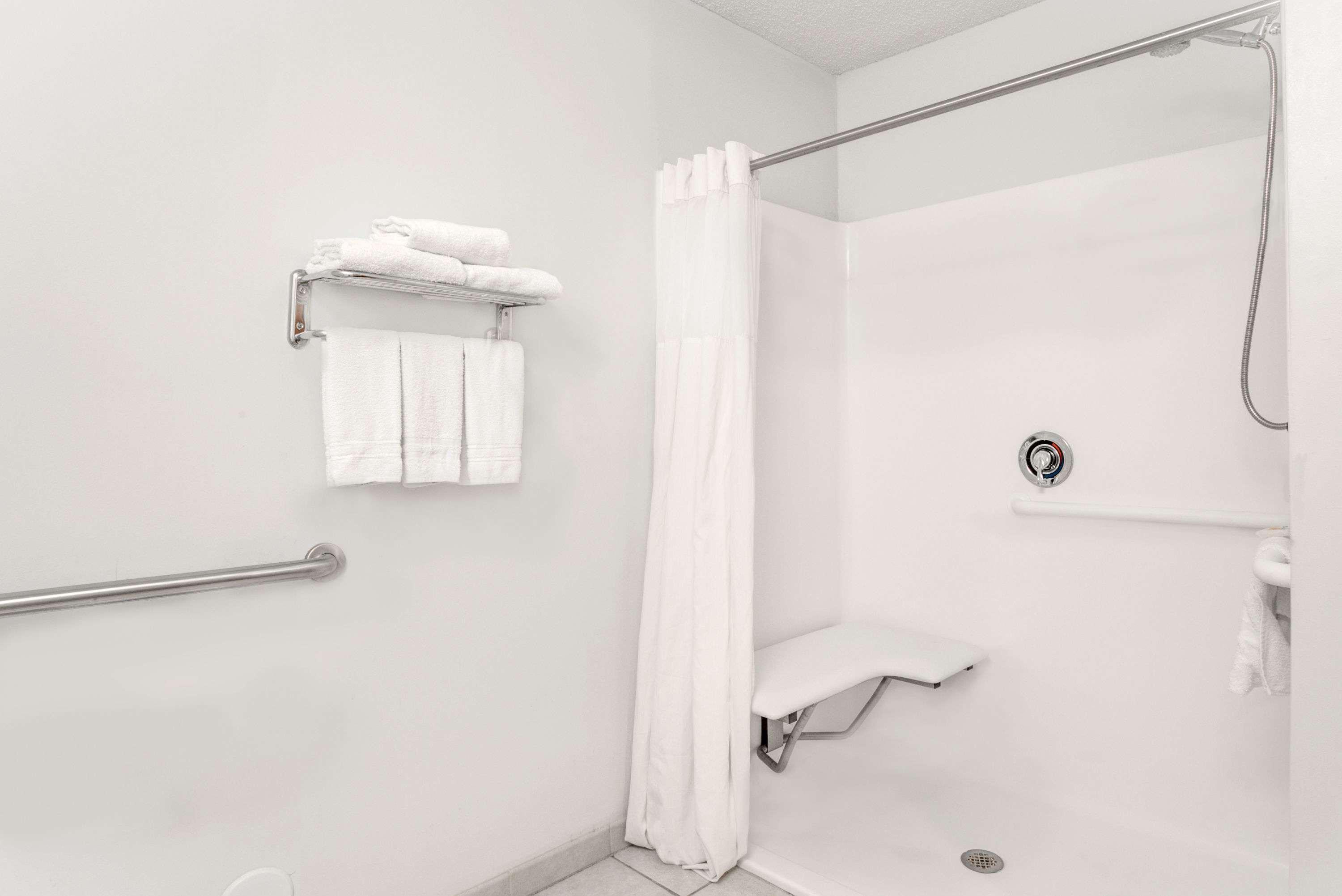 Days Inn By Wyndham Greensboro Nc Εξωτερικό φωτογραφία