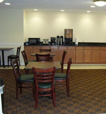 Days Inn By Wyndham Greensboro Nc Εξωτερικό φωτογραφία