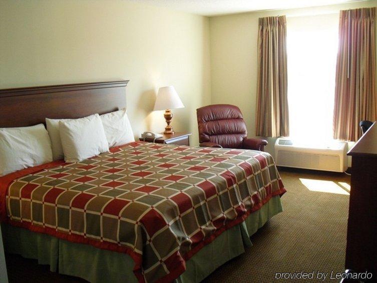 Days Inn By Wyndham Greensboro Nc Δωμάτιο φωτογραφία